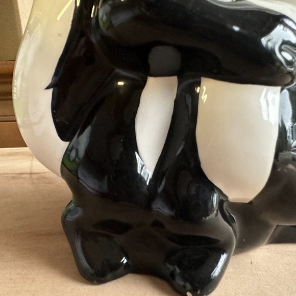 Pepe Le Pew and Penelope Piggy Bank - Picture 13 of 14